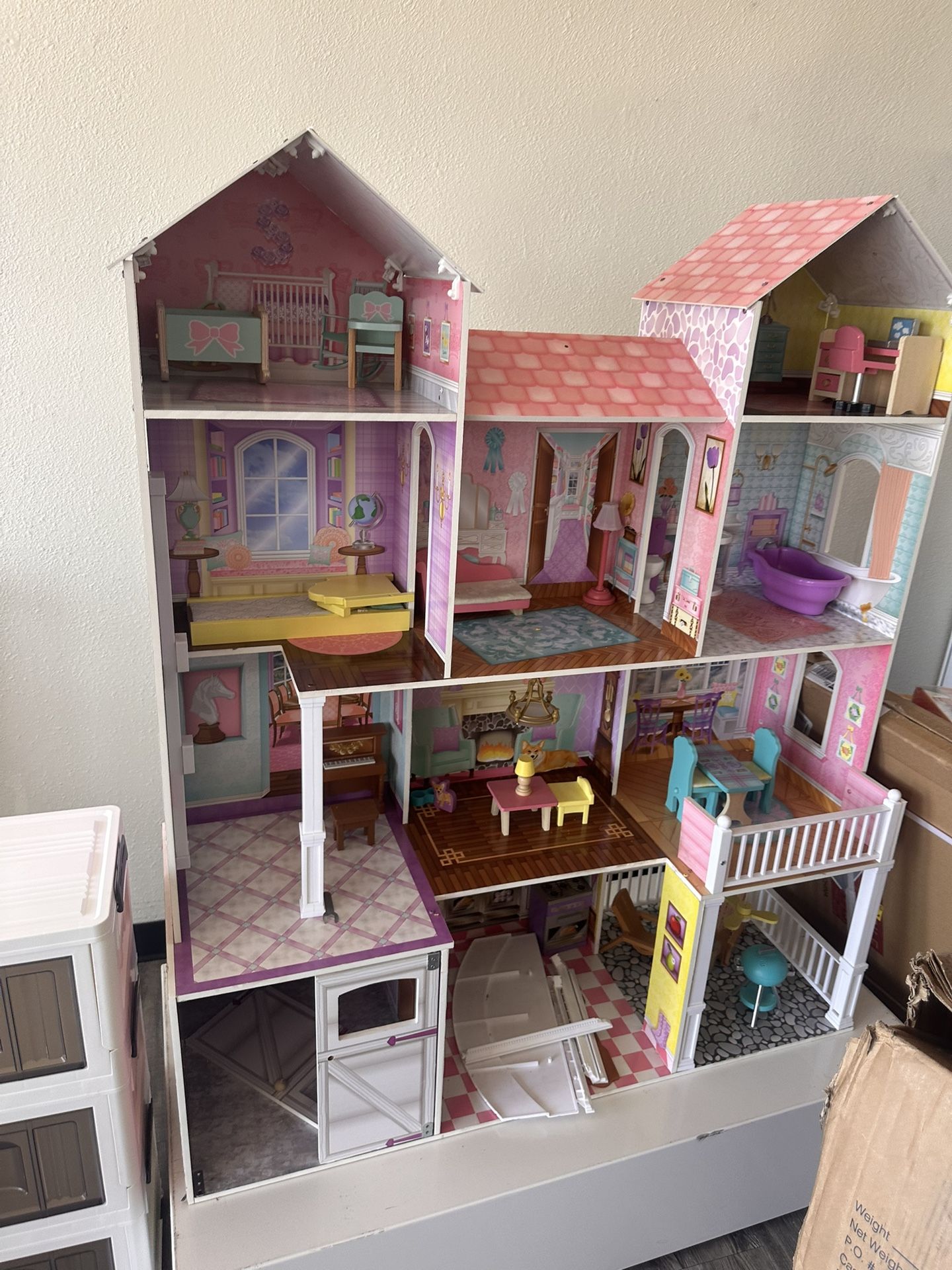 large dollhouse New Box
