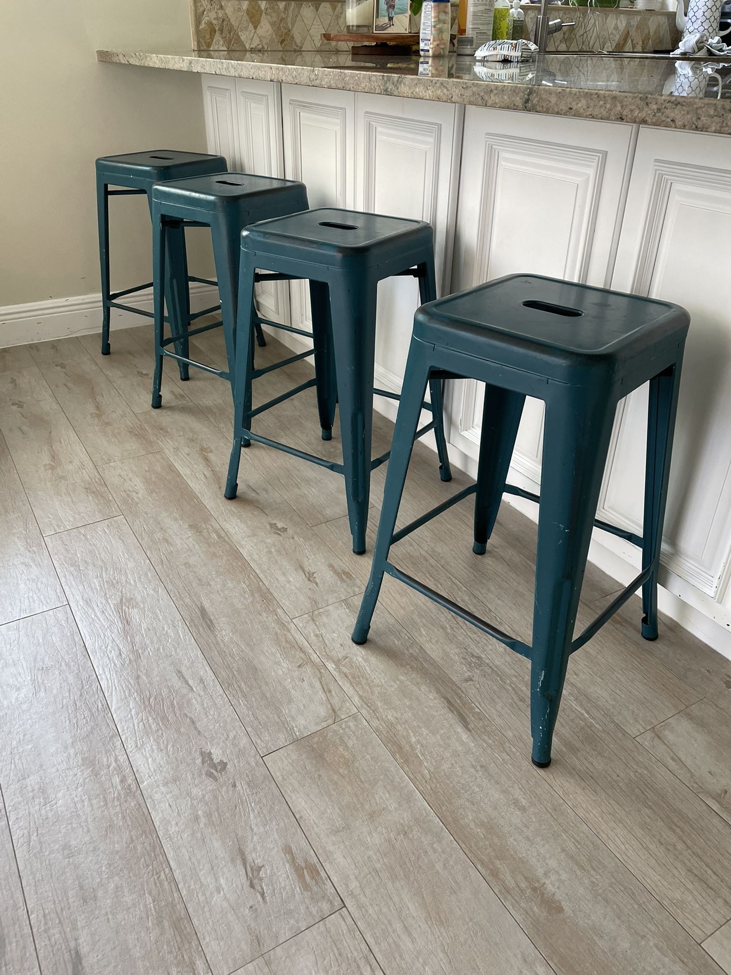 Metal Bar Stools Set of 4 Counter Height Bar Stools 24 Inches Industrial Bar Chairs Patio Stool Stackable Backless Stool Indoor Outdoor Metal Kitchen