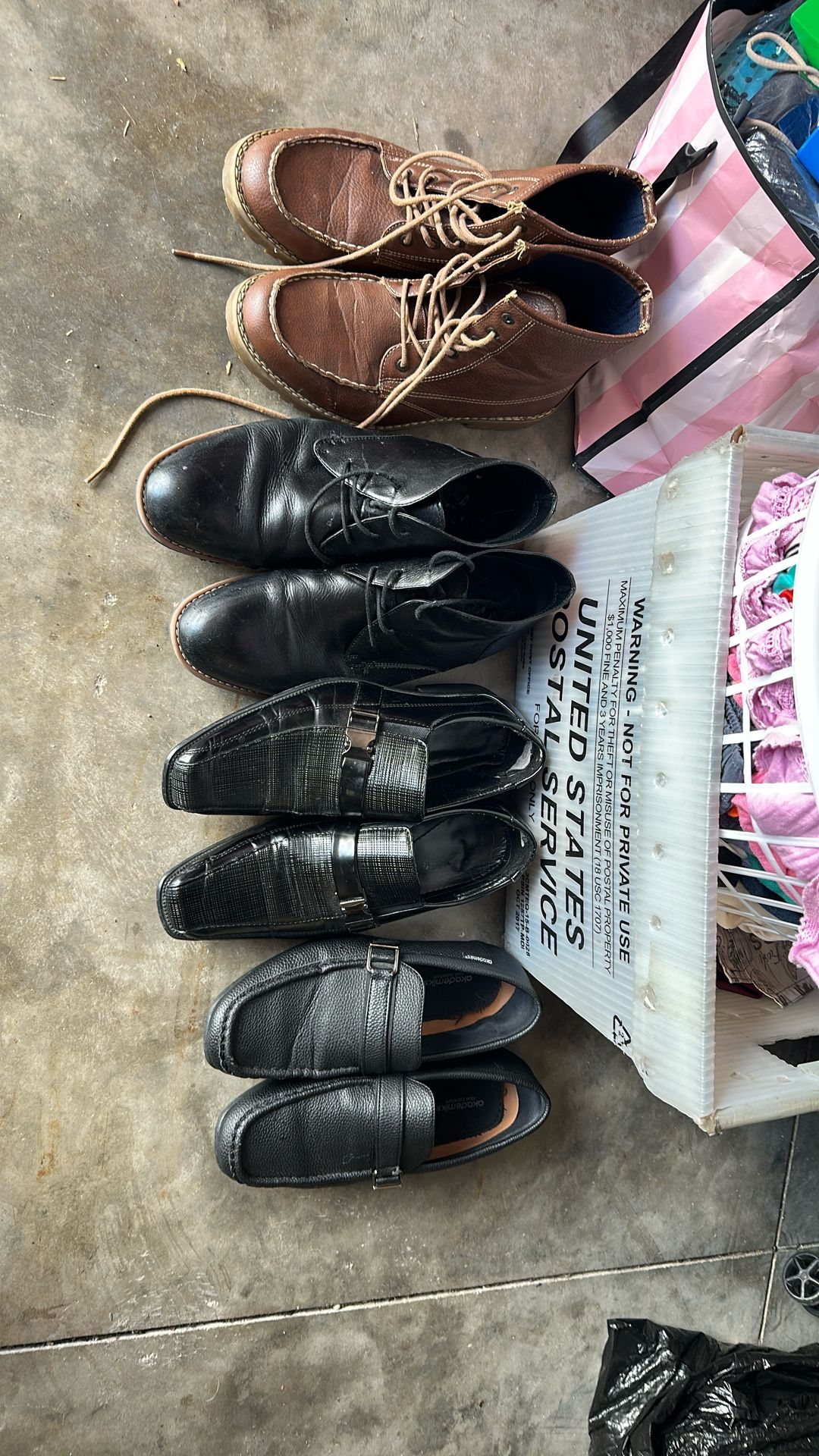 Men’s Booths 10.5- Men’s Shoes 10-10.5