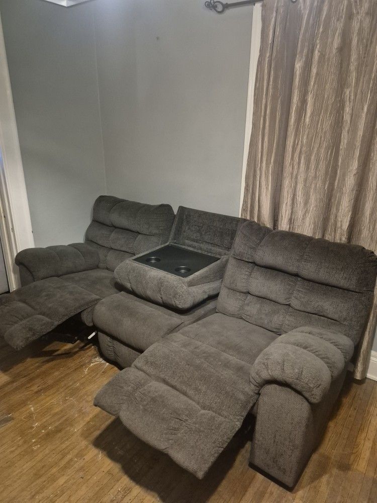 Recliner Sofa With Drop Down Middle Console!