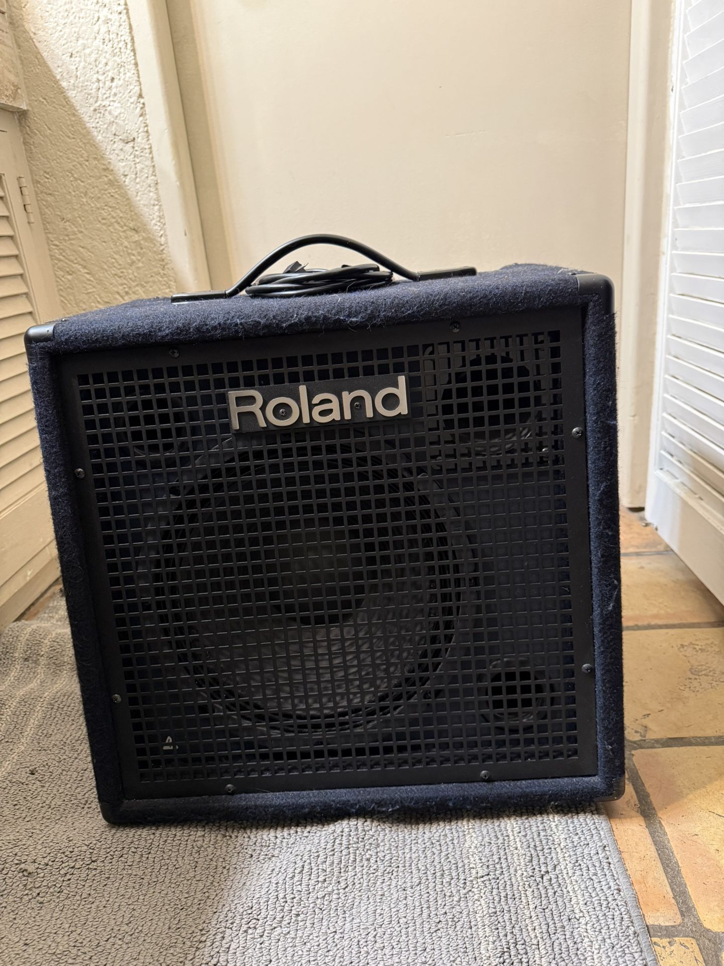 Roland KC-400