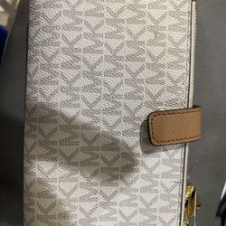 Micheal Kors Wristlet Wallet 
