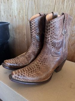 boots size 10 women