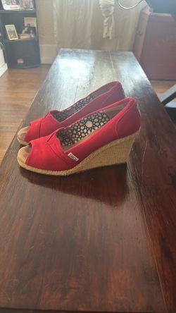 Free Toms wedge shoes 7.5