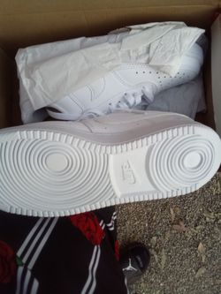 Wm. Size 5.5 White Nikes
