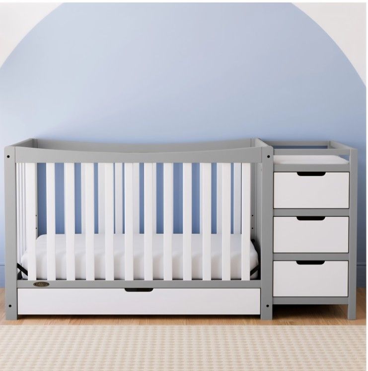 Graco 4 in 1 Crib and Changer
