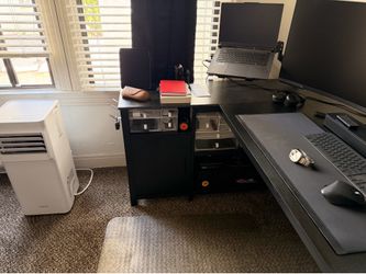 Escritorio nuevo negro.