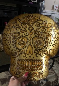 Glass Skull dish $10