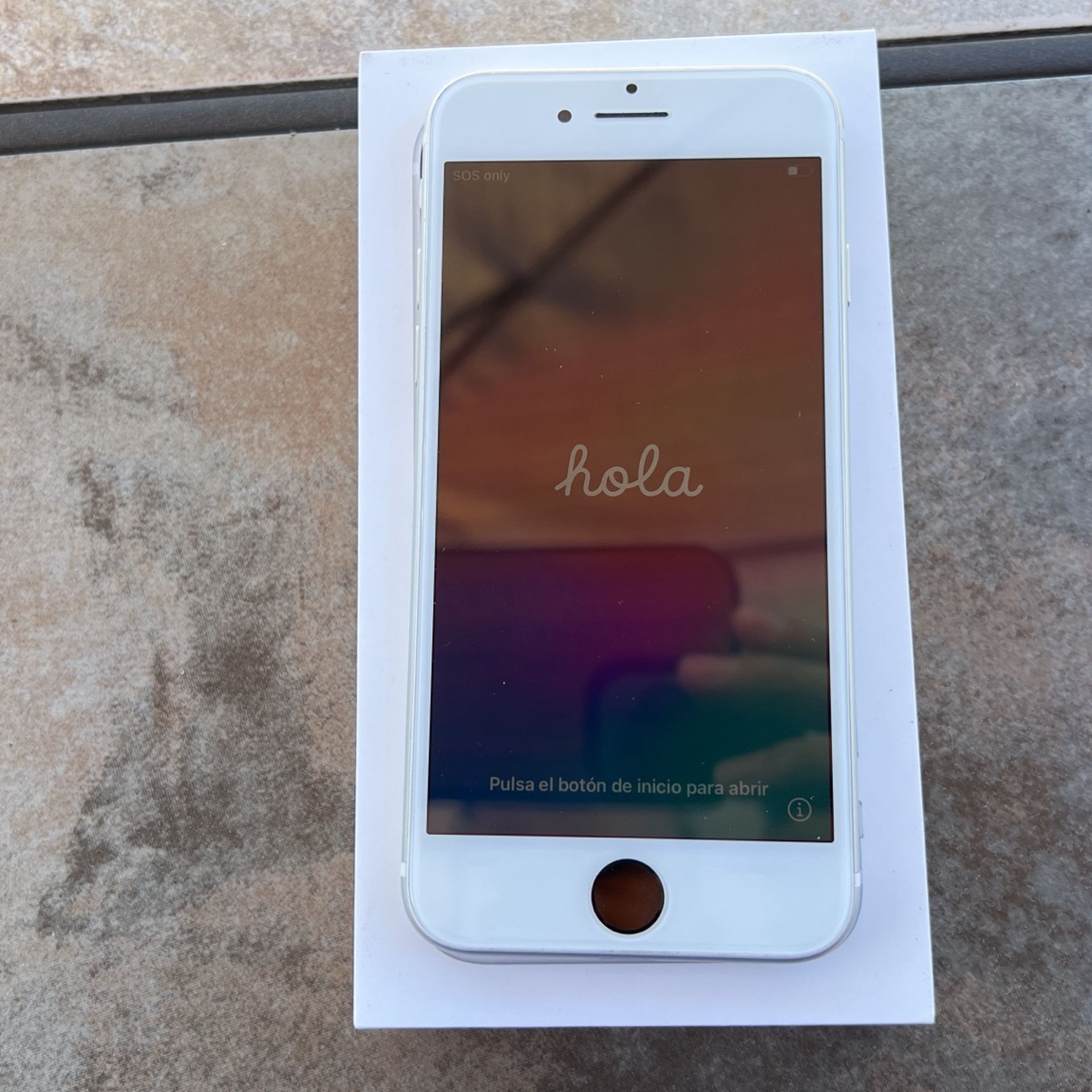 iPhone SE 64gb White Unlocked for Sale in Joliet, IL - OfferUp
