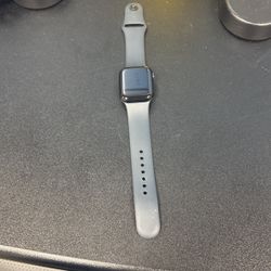 Apple Watch SE 40mm Aluminum Case w/GPS