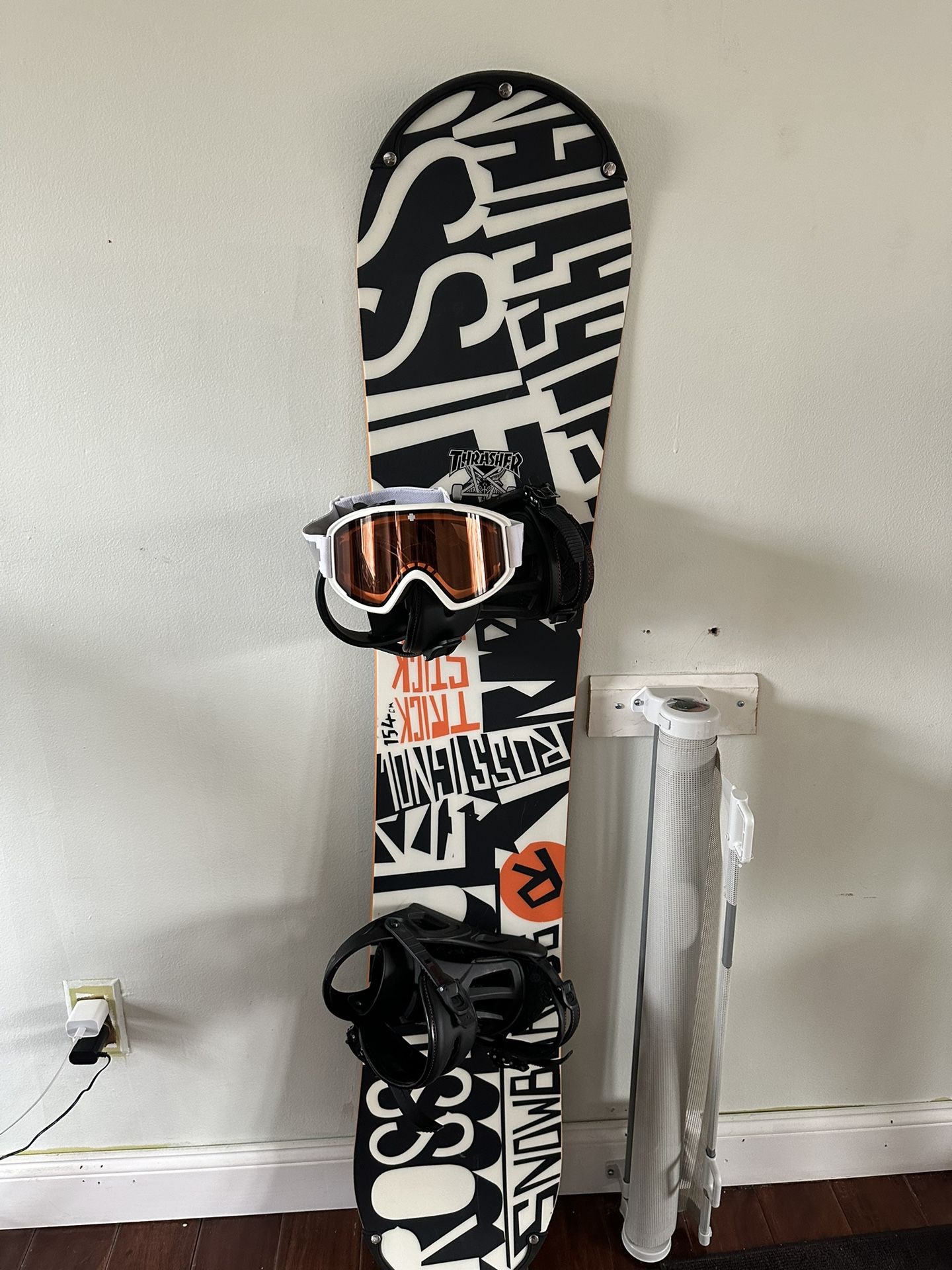 Rossignol Trick Stick Snowboard - 154cm Used spy goggles included