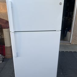 Refrigerator / Refrigerator 