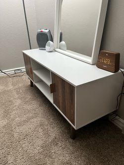 Dresser/Stand