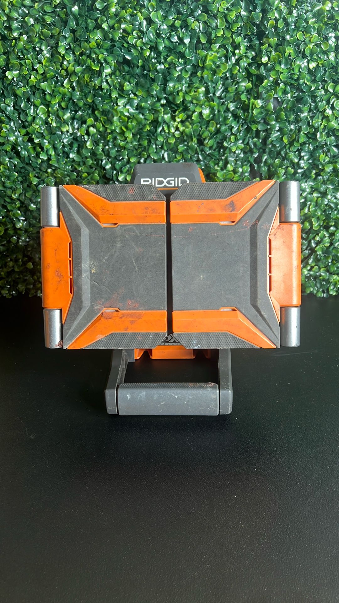 RIDGID 18V Hybrid Folding Panel Light.