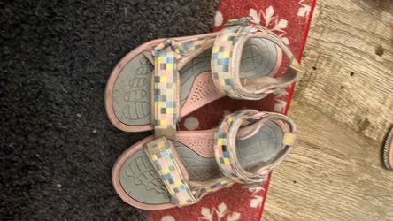 Daphne butterfly sports sandals (READ DESCRIPTION)