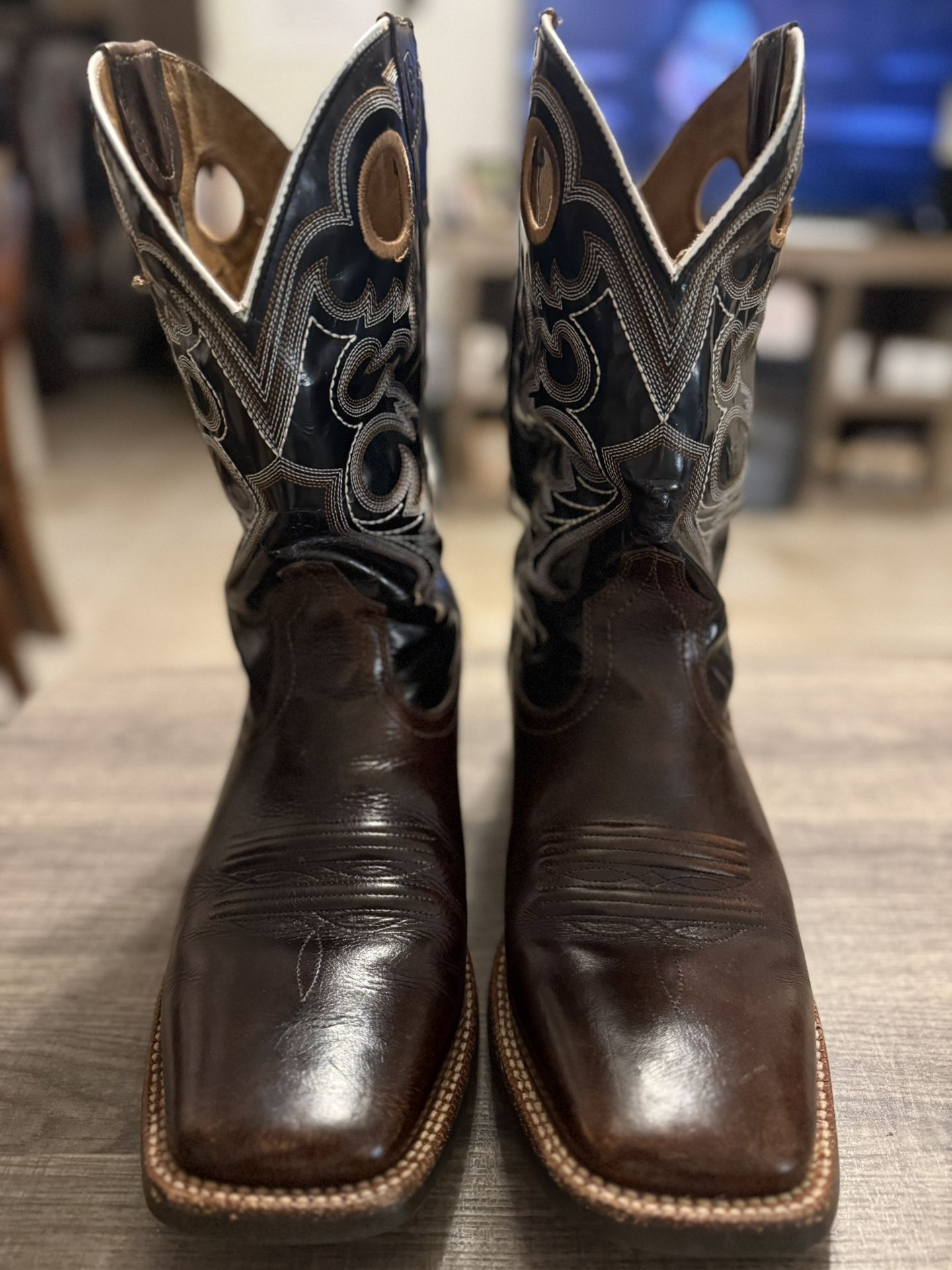 Men’s Ariat Cowboy Boots -11