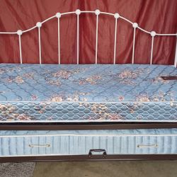 Day Bed.  Cama Doble