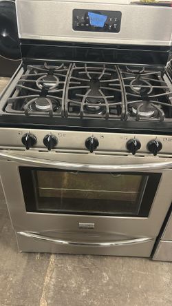 Frigidaire Gas Stove W/Convention Oven