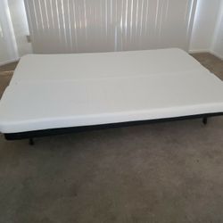 And A Betty Good Condition. Sofa Cama..mins Is Couch 🛋 And Bed...