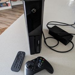 Xbox One Model 1540 500gb + Controller + Remote + 3 Games