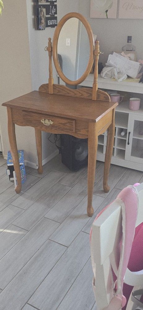 Beautiful Vintage Vanity