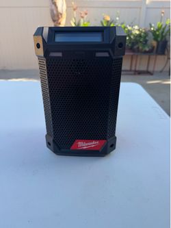 Milwaukee m12 RADIO CHARGER TOOL ONLY