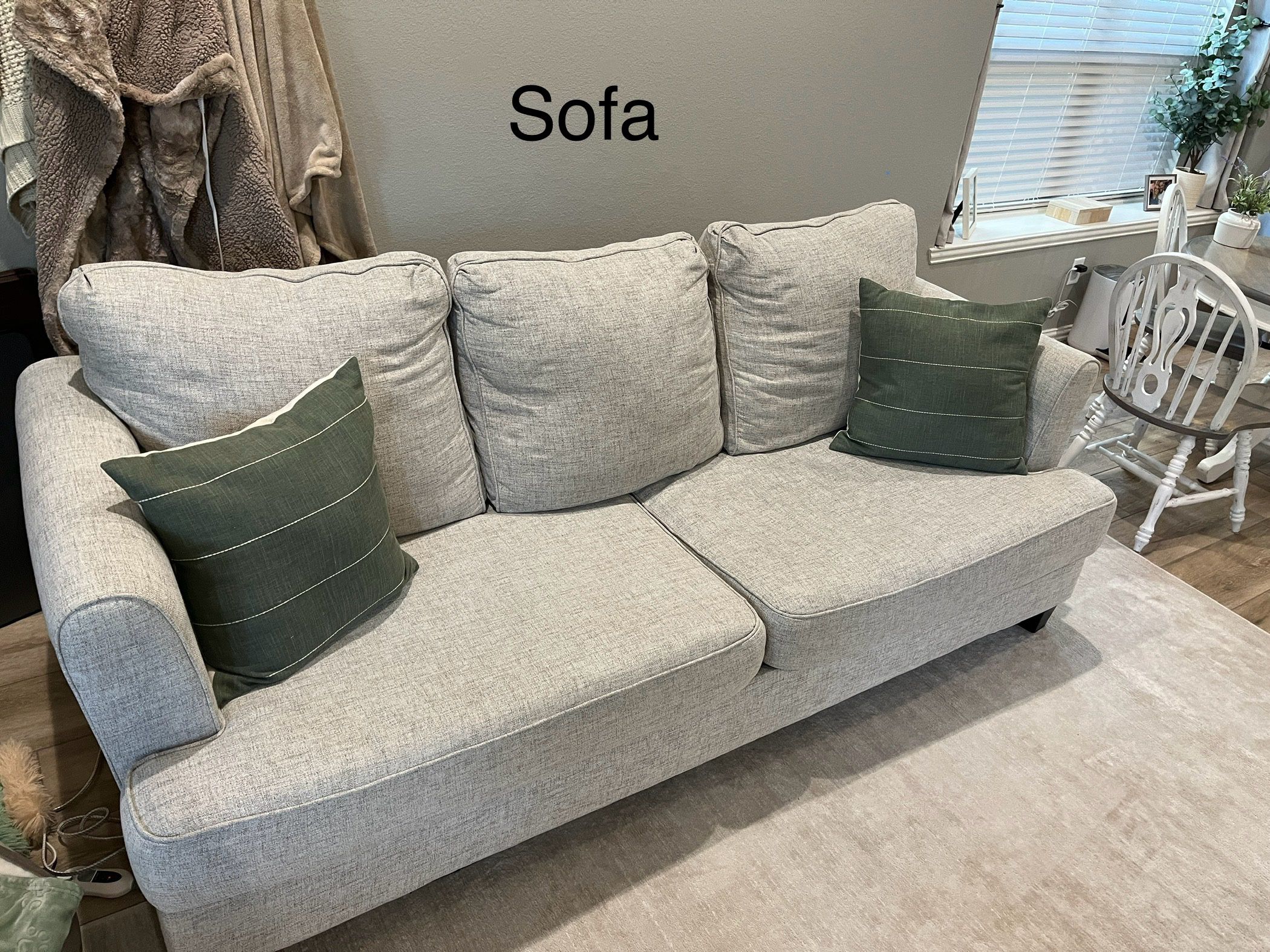 Matching Sofa & Loveseat