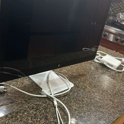 Apple cinema display 27 inch with all accessories 
