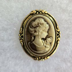 CAMEO VINTAGE LOOK SILHOUETTE BROOCH NEW 