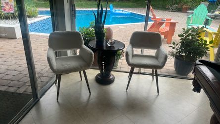 2 Chairs and Side Table