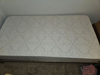 Twin Mattress NO STAINS!!