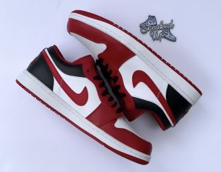 Jordan 1 Low ‘Bulls’ Size 8M