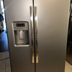 REFRIGERATOR GENERAL ELECTRIC 