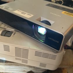 Hitachi 2500 Lumens Projector