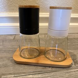 Salt/pepper grinders