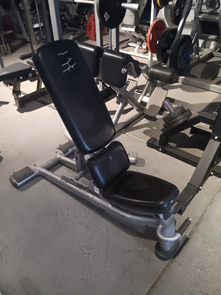 Life Fitness Adjustable Weight Bench 