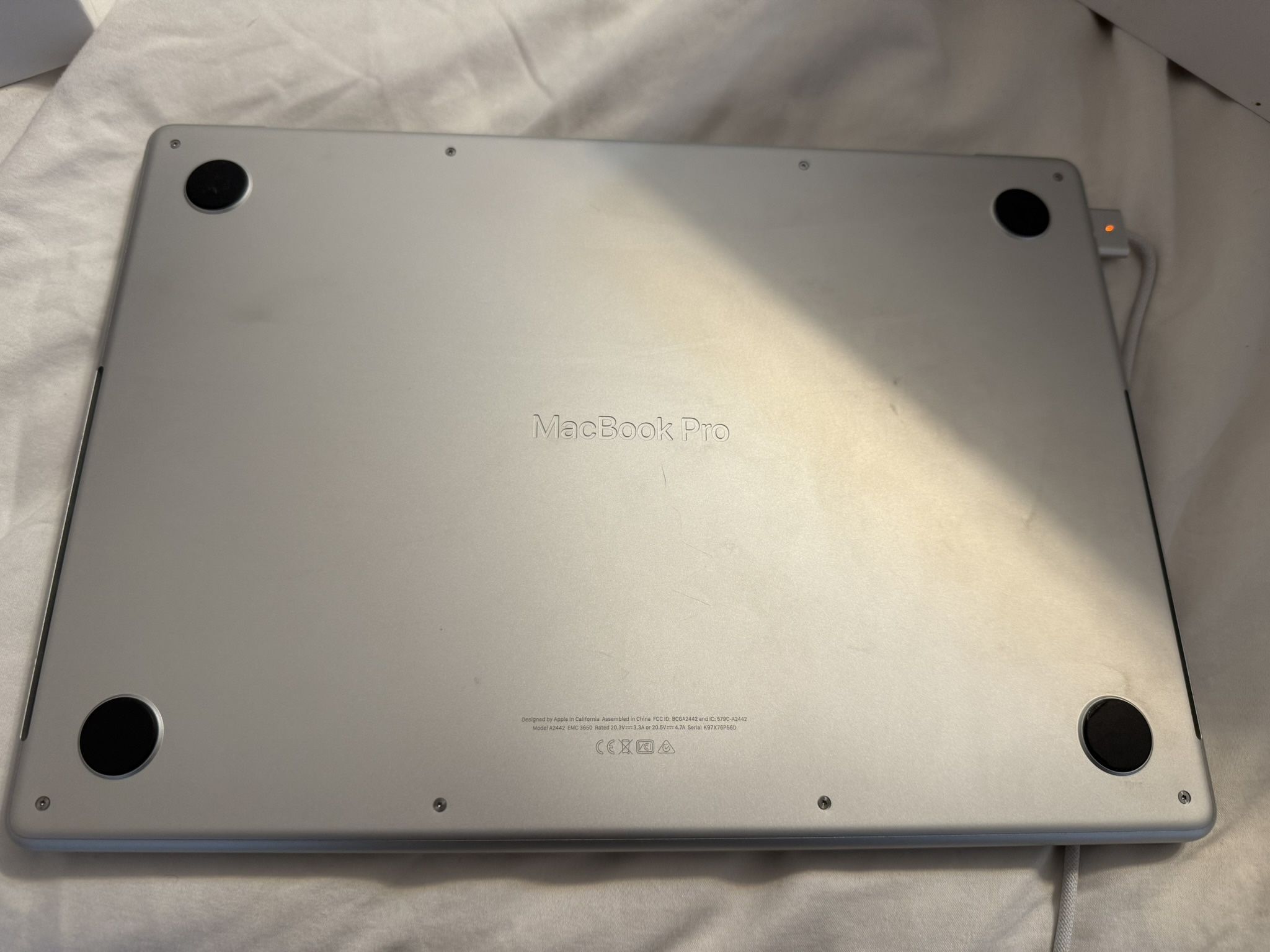 14 in MacBook Pro 1TB Memory (M1) Includes Magic Mouse and Magic Keyboard with Touch ID  Cash ONLY! No Virtual Payments Or Trades!