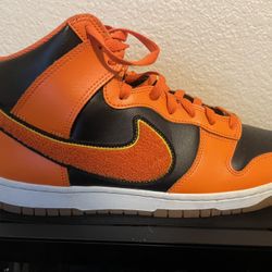 Nike Dunk’s Chenille Swoosh Men’s