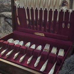 Vintage 1932 Oneida Lady Hamilton Community Silverware Set With Chest 50 pcs.