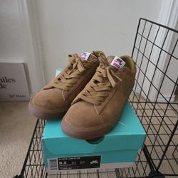 Nike SB Blazer Low GT QS (Supreme) Size 9.5