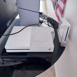 2 Xbox 1’s, One With Kinect, Games, Controllers 