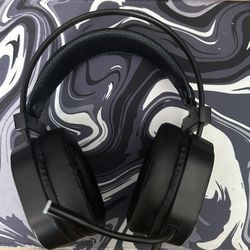 Glowing Headset 