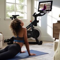 NordicTrack Commercial S22i Studio Cycle 