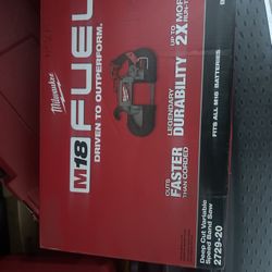 Milwaukee Deep Cut Bandsaw 