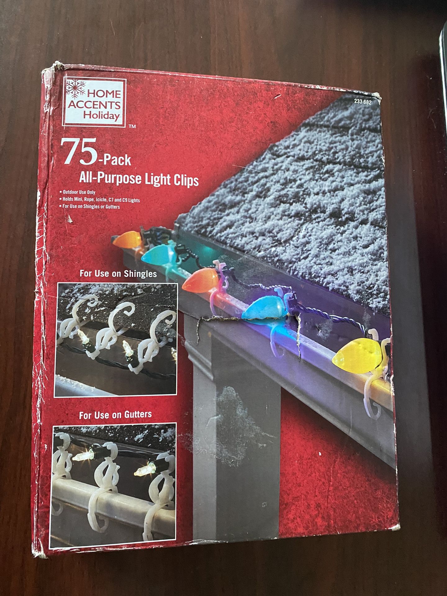 Home Accents Holiday 75-Pack All Purpose Light Clips, Great for hanging lights !