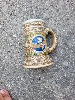 2 Schlitz Mugs