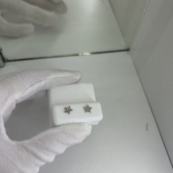 Brand new earrings 14kt gold with natural diamonds star shape 