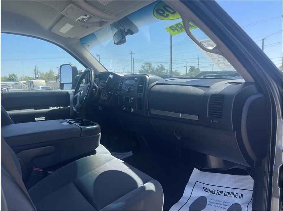 2009 Chevrolet Silverado 2500 HD Crew Cab for Sale in Bakersfield, CA