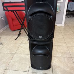 2 MACKIE SRM450 Works Perfectly In Great Condition 