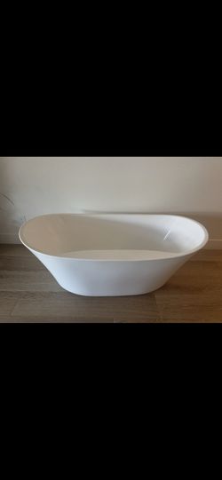 Beautiful new white tub